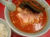 「辛味噌チャーシュー麺半ライスセット（激辛、麺硬め）950円」@ラーメン山岡家 東千葉店の写真