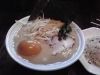 「味噌ラーメン（味噌豚骨）700円+ランチチャーハン100円+味玉」@ラーメン本舗。の写真