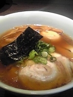 「醤油ラーメン金華豚大盛+名古屋コーチン卵」@支那そばや 本店の写真