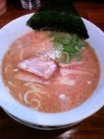 「とんこつ醤油（太麺）」@麺や 壱宗 京急蒲田店の写真