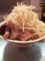 「ラーメン ヤサイ+味濃い目+にんにく」@らーめん大 池袋店の写真