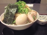 「くわ田らぁ麺（平打ち太麺）」@美味食間 くわ田の写真