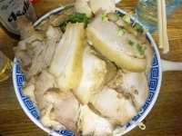 「ふじ麺中盛（細麺）+バカブタ+バカブタ  650円+300円+3」@明心角ふじの写真