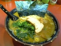 「ラーメン中盛り（麺固め・味濃いめ）」@家系総本山 ラーメン吉村家の写真