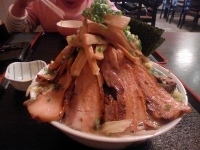 「くわ田らぁ麺（平打ち太麺・ニンニク）￥1050 焼豚￥250 海」@美味食間 くわ田の写真