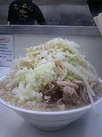 「らーめん（野菜多め・味濃いめ）+たまねぎ+豚（ちゃーしゅー）+味」@ラーメン大 我孫子店の写真