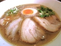 「豚骨醤油らーめん」@まるぎん商店の写真