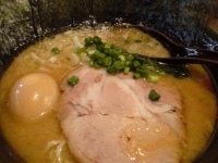 「ラーメン（海苔、味玉）600円」@らーめん 司の写真