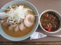 「みそ味玉ねぎチャーシューめん 850円 + カレー丼 200円」@こじまの写真