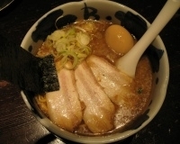「節骨こってり味玉チャーシューらーめん」@節骨麺たいぞう 池袋本店の写真