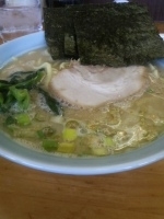「醤油ラーメン 固め・ふつう・ふつう」@横浜ラーメン とんこつ家 鹿島店の写真