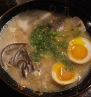 「味玉らーめん+替玉+チャーシューにぎり」@博多とんこつラーメン わ蔵 板橋本店の写真