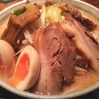 「らあめん（大和麺）・大盛 + 全部のせ ￥830」@麺屋大和の写真