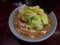 「ラーメン(固め)+半チャーシュー+キャベツ」@港家の写真