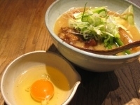 「もつそば+玉子」@和醸良麺 すがりの写真