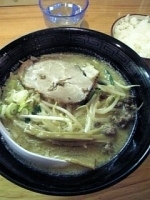 「味噌らーめん+サービスライス」@らーめん海宝の写真