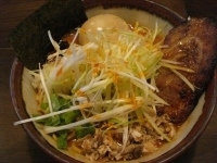 「辛ッ味噌ラーメン+大盛+地鶏の味玉+美味しいご飯」@みそや林檎堂BASICの写真