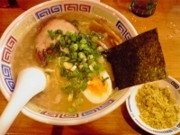 「醤油豚骨らーめん（ゴッテリ、硬め）+カレー粉+替え玉（硬め）」@ハングリードラゴンの写真