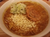 「味噌カレーラーメン（季節限定）+チーズ+サービスライス（無料）+」@麺屋三正の写真