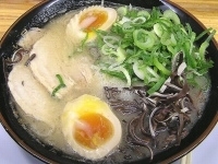 「清水屋らーめん（青ねぎ+半熟味付け玉子トッピング）」@博多ラーメン 清水屋の写真