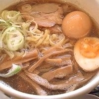 「山形ラーメン + たまご」@Pour cafeの写真