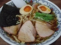 「手打ち中華大盛+半熟味玉子」@手打ち中華そば 凌駕の写真