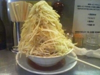 「ラーメン ヤサイマシマシニンニクマシ味濃い目 トッピング魚粉」@らーめん大 池袋店の写真