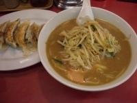 「味噌ラーメン+餃子」@横浜ラーメンの写真