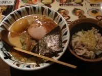 「七志らーめんセット（味付玉子付+葱豚ごはん）」@七志 とんこつ編 池袋西口店の写真