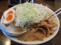 「中盛味噌ラーメン 薬味マシ/メンママシ」@こってりらーめん 誉の写真