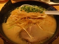 「博多ネギラーメン+替え玉（800円）」@博多ラーメン 長浜や 府中店の写真