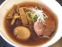 「らーめん（地鶏の味付けたまごトッピング）」@荻窪らーめん 栄龍軒の写真