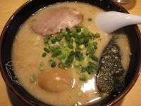 「博多ラーメン+味付玉子+替玉」@博多ラーメン 長浜や 新大久保店の写真