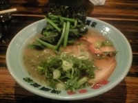 「太麺 トッピング ほうれん草」@横須賀家の写真