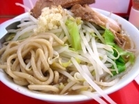 「豚らーめん850円（ニンニク+濃い目）」@らーめん 武丸の写真