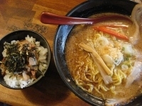 「「猪」獅子らーめんセット（焼豚ごはんを選択）」@らーめん将の写真