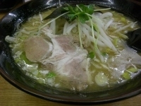 「特製とんこつ らーめん (中太縮れ麺) 580円」@本格とんこつラーメン専門店 花カツミの写真