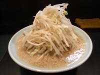 「ラーメン600円（麺硬め、ヤサイダブル・ニンニク・濃い口）」@ラーメン 新橋店の写真