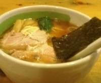 「しょうゆラーメン+煮卵」@らーめん たきたろうの写真