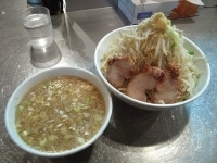 「つけラーメン大盛り 野菜多め」@ラーメン大 堀切店の写真
