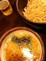 「つけそば+ビール」@鶏そば専門店 前略。まるきゅうの写真