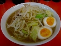 「小ラーメン（ニンニクカラメ）+味玉（780円）」@らーめん豚喜の写真