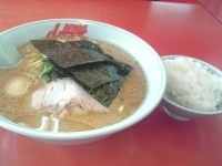 「らーめん大盛り&味玉&ライス」@ラーメン山岡家 いわき店の写真