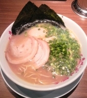 「ラーメン（バリカタ）+味玉+替え玉（粉落とし）」@九州ラーメン つばめ軒の写真