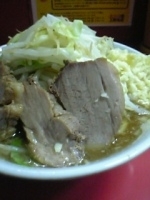 「小ラーメン（￥700）、ヤサイマシマシニンニクマシマシ」@ラーメン二郎 上野毛店の写真