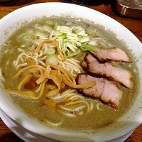 「バリ煮干しそば（750円）+おにぎり（100円）」@中華そば つし馬の写真