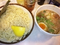 「辛つけ麺（大盛） 830円+100円=930円」@神田ラーメン わいず 神田本店の写真
