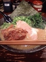 「太麺+野菜三点盛り」@豚骨醤油らーめん 誠屋 八幡山本店の写真