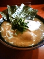 「ラーメン（並、味濃いめ）+味付玉子」@家系総本山 ラーメン吉村家の写真
