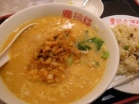 「タンタン麺と半チャーハン750円」@慶珍楼の写真